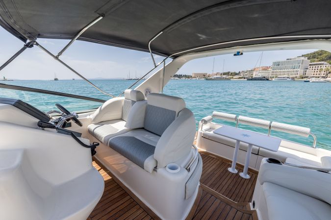 Silverton 360 Express | Laura