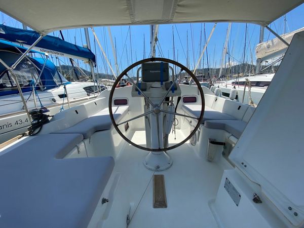 Beneteau Oceanis 34 | Aquamarine