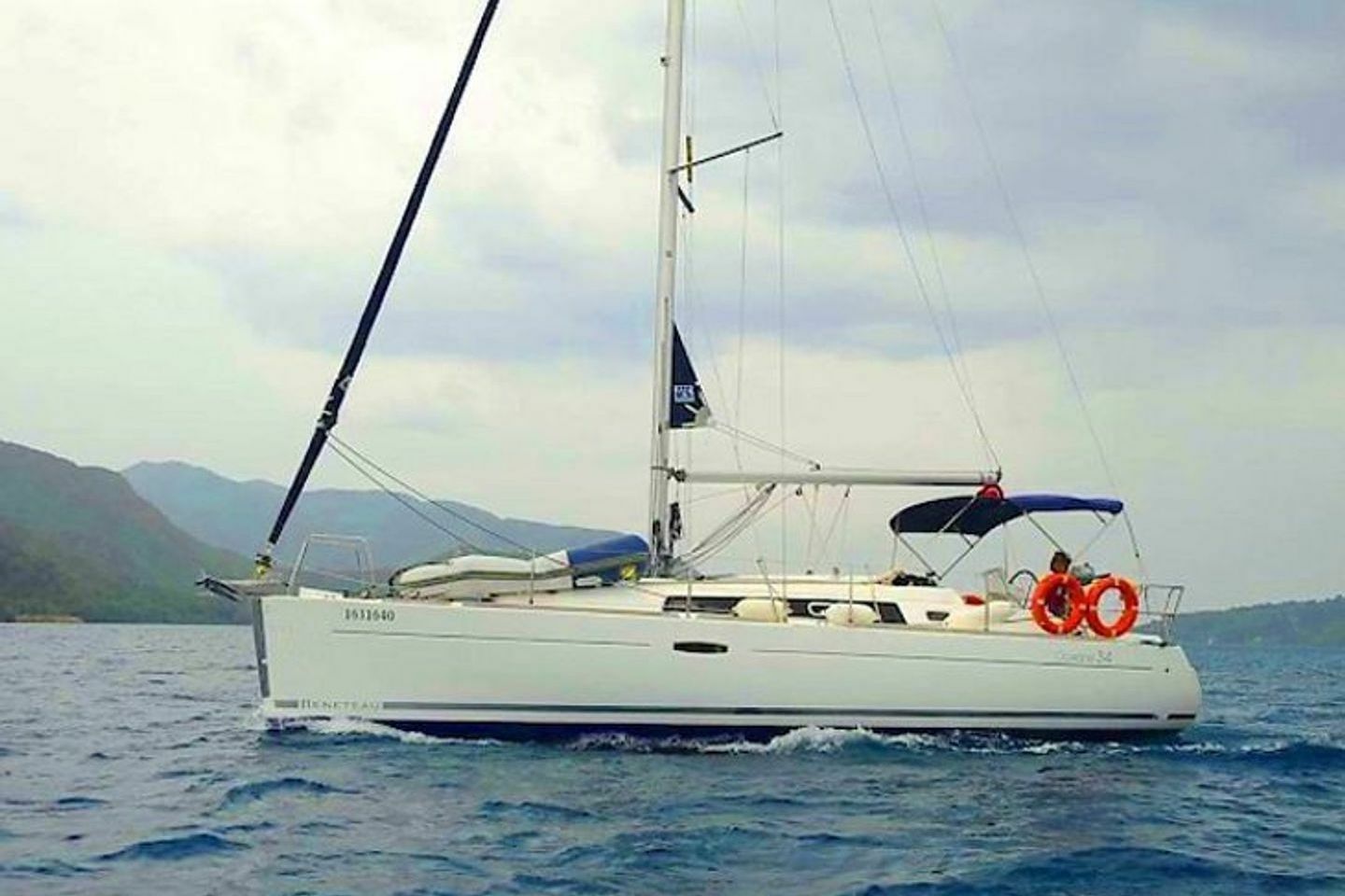 Beneteau Oceanis 34 | Aquamarine
