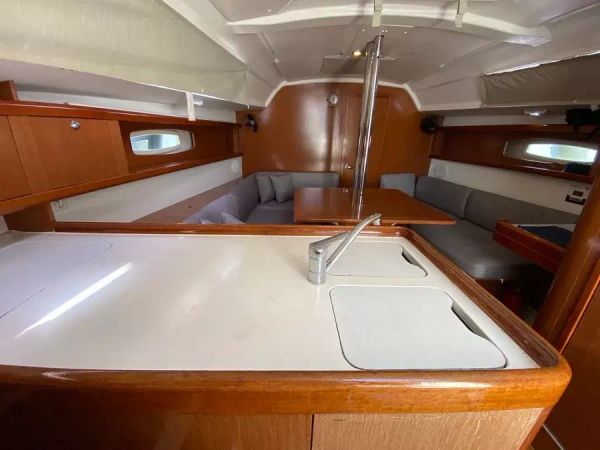Beneteau Oceanis 34 | Aquamarine