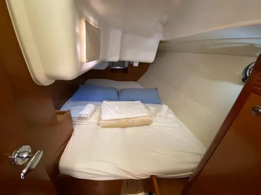 Beneteau Oceanis 34 | Aquamarine