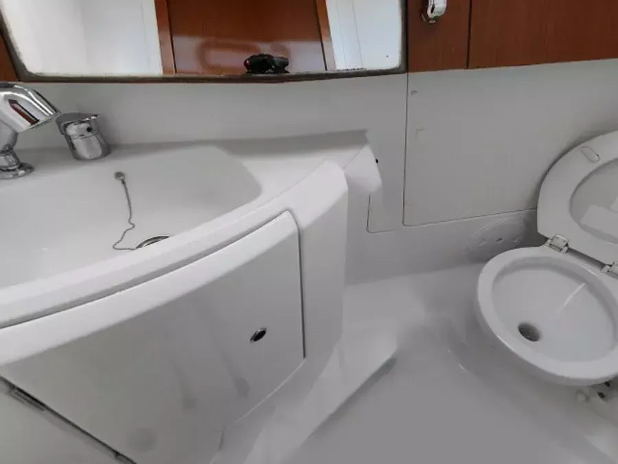 Beneteau Oceanis 34 | Aquamarine