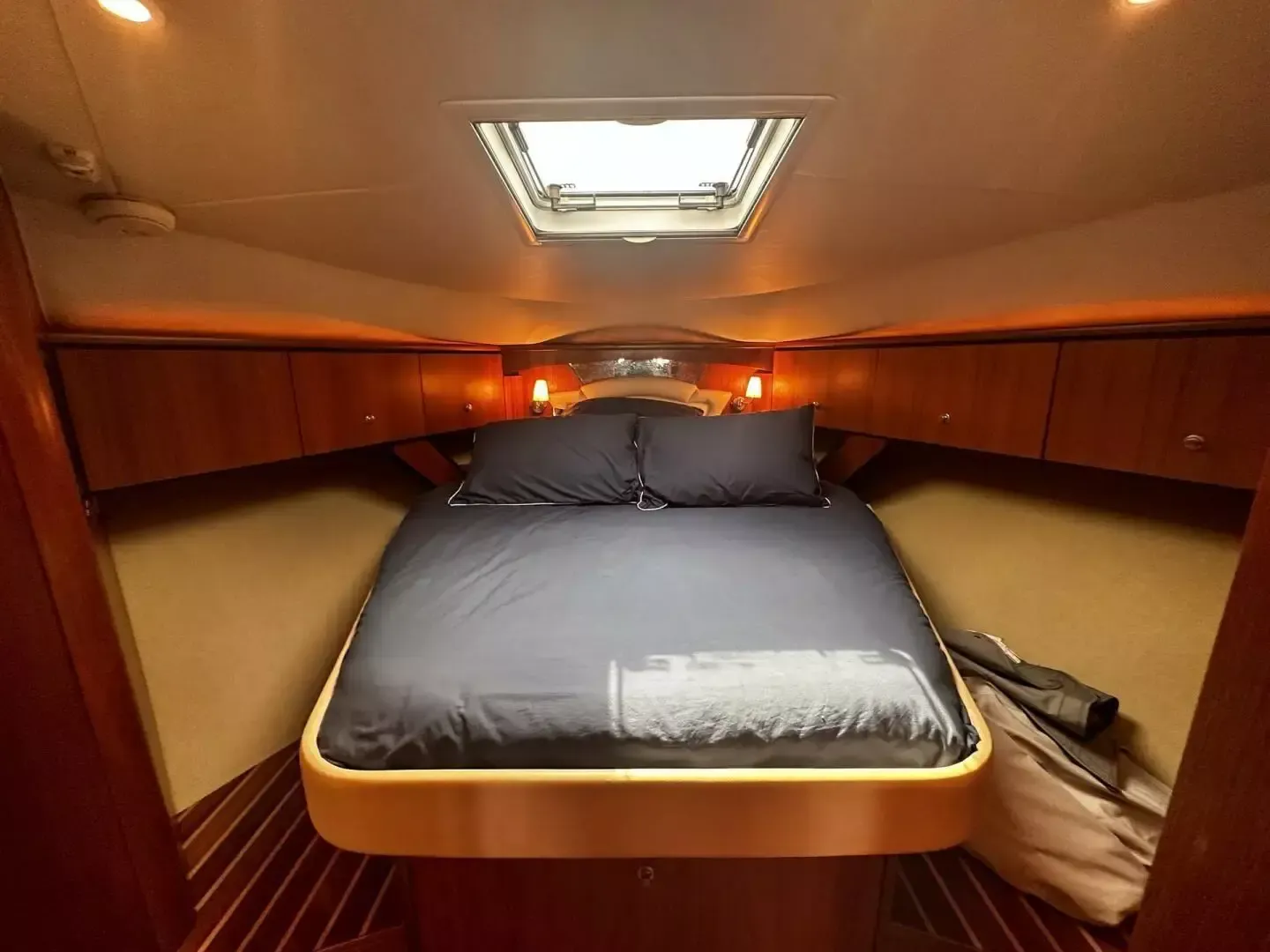 Tiara 43 | Crystal