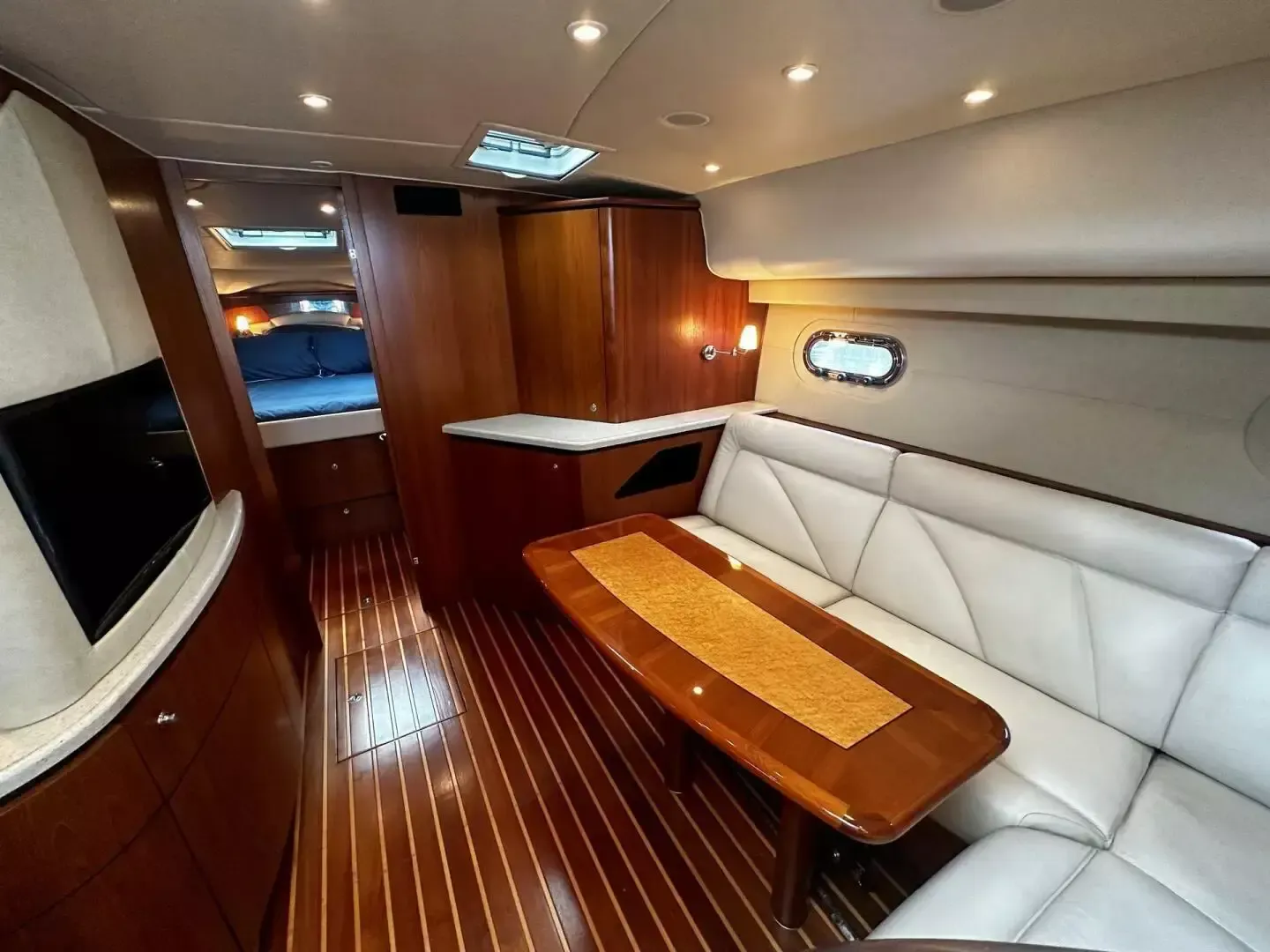 Tiara 43 | Crystal