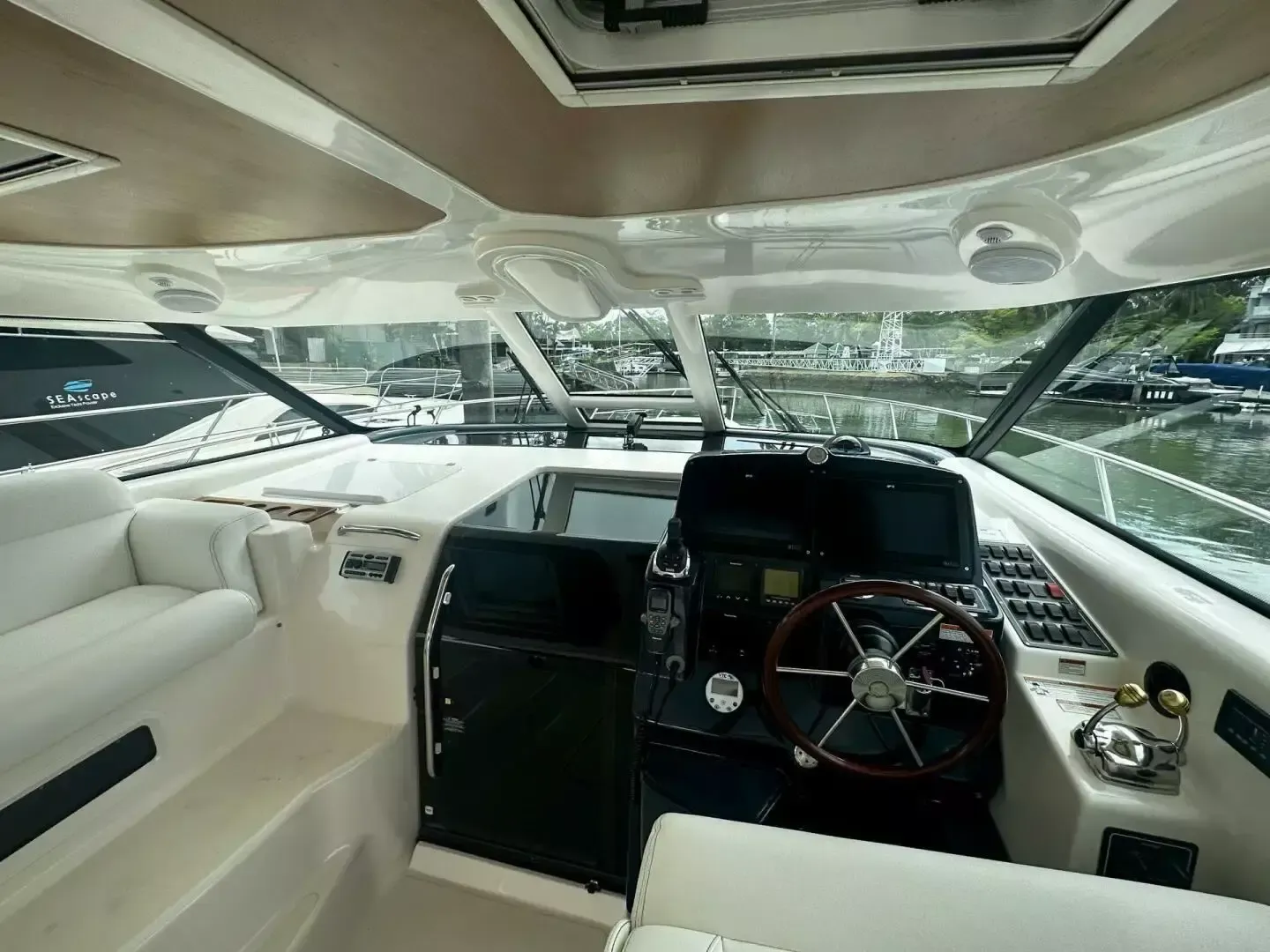 Tiara 43 | Crystal