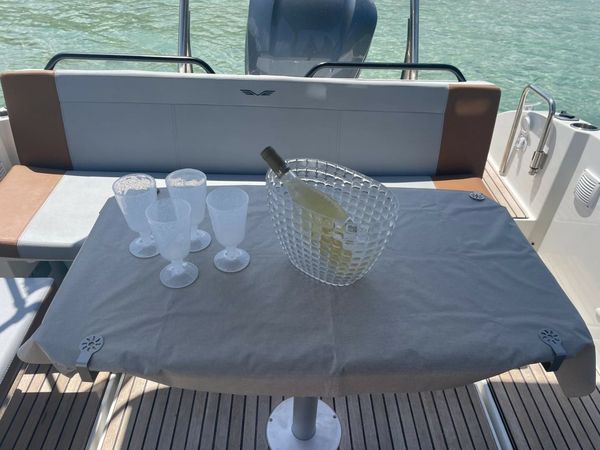 Beneteau Flyer 8 | Dauphin 1