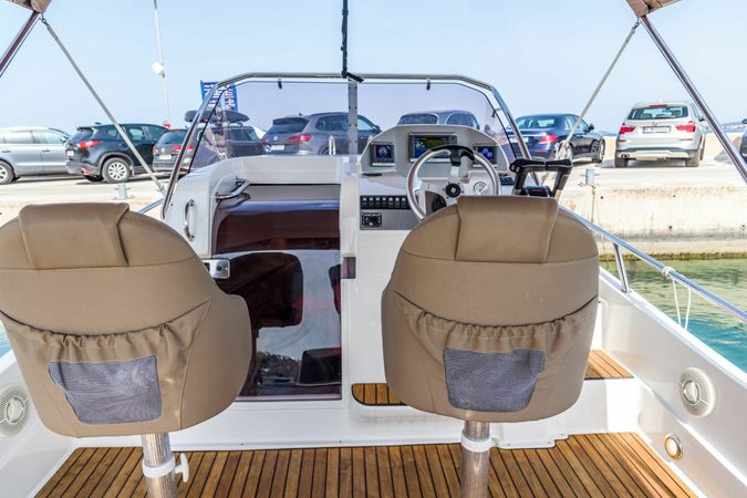 Atlantic Marine Suncruiser 805 | 13