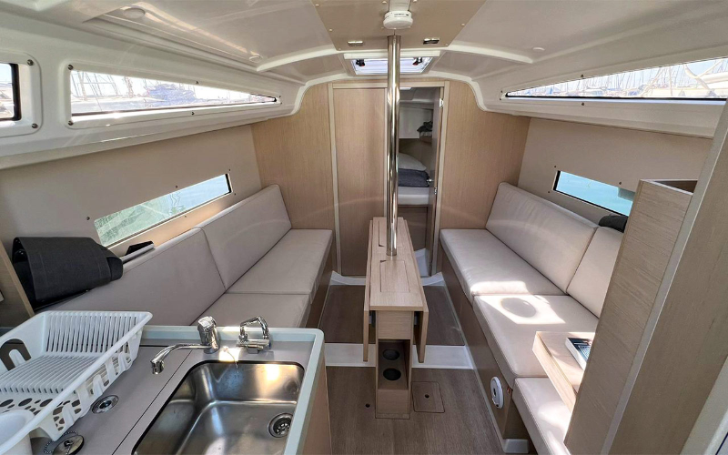 Beneteau Oceanis 30.1 | Jeep