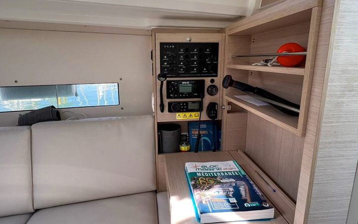 Beneteau Oceanis 30.1 | Jeep