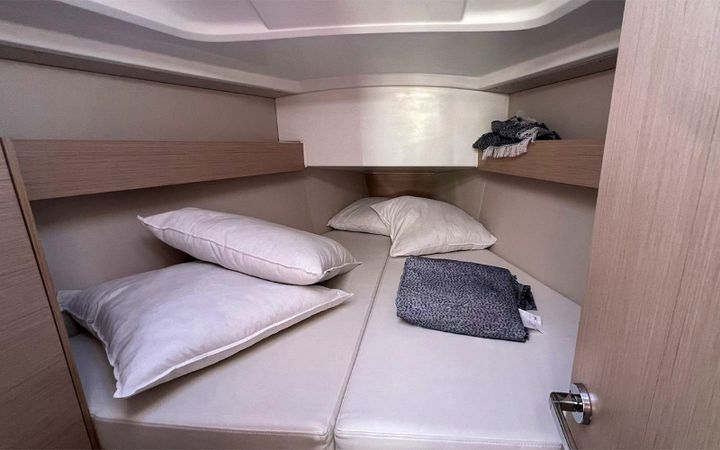 Beneteau Oceanis 30.1 | Jeep