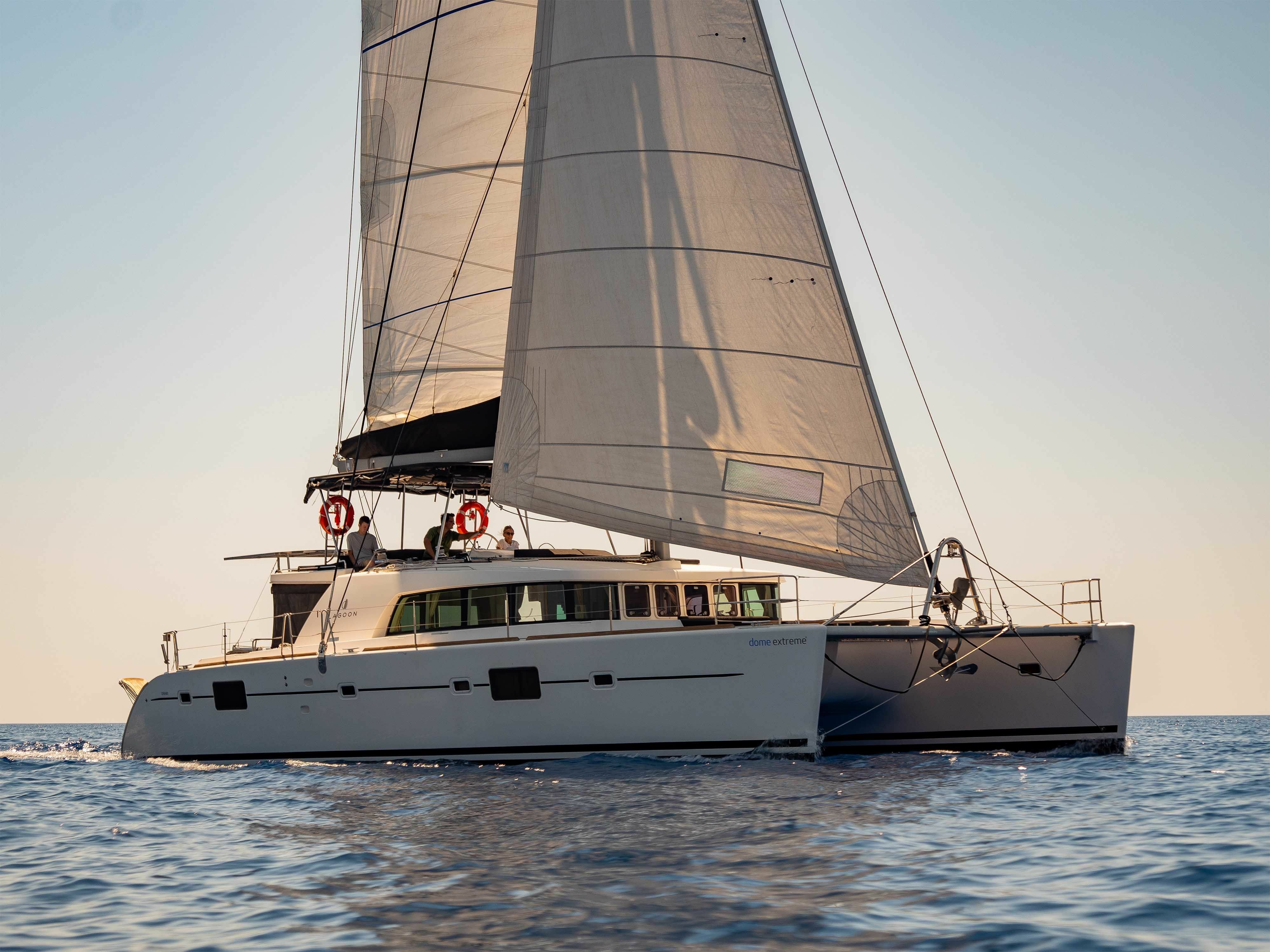 Lagoon 500 | Dome Extreme