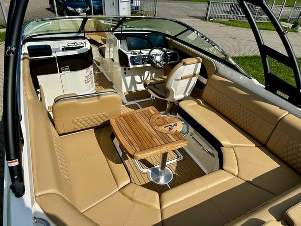 Sea Ray 250 | 24