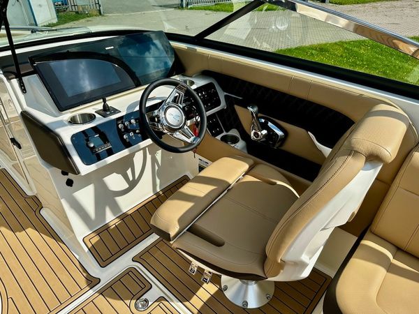 Sea Ray 250 | 24
