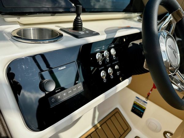 Sea Ray 250 | 24