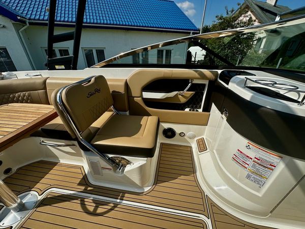 Sea Ray 250 | 24