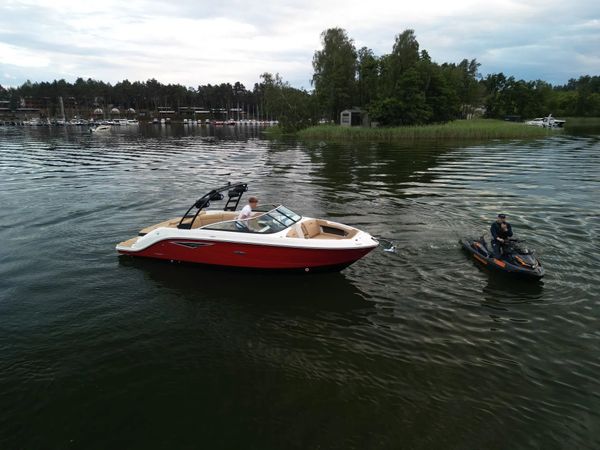 Sea Ray 250 | 24