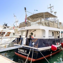 CD Holmes Clovelly 78 | Family