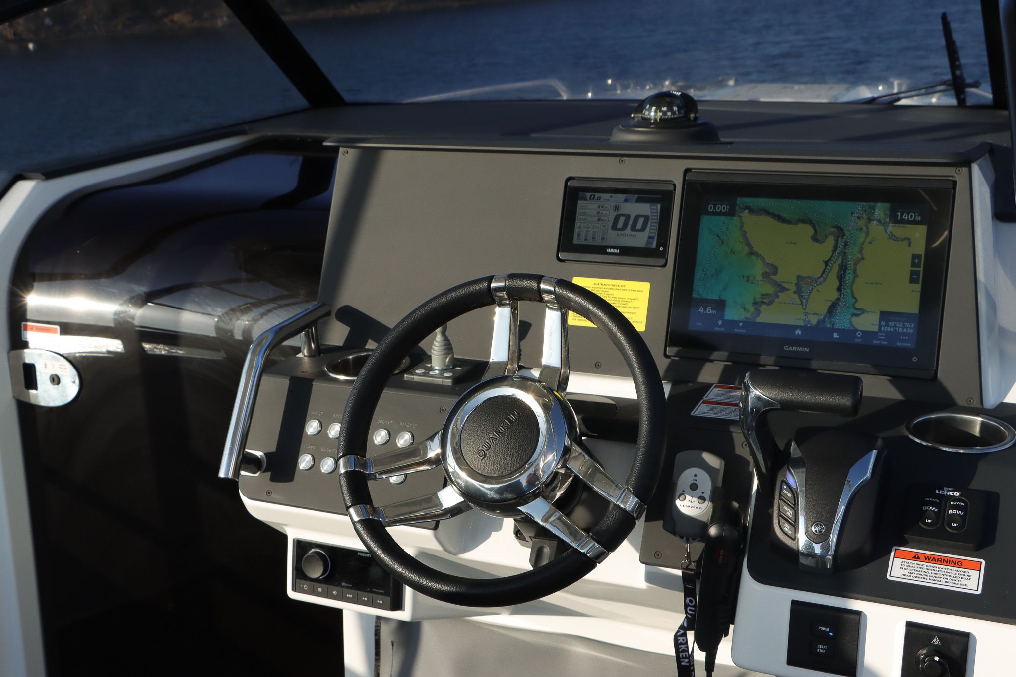 Quarken 27 T-Top | Koi