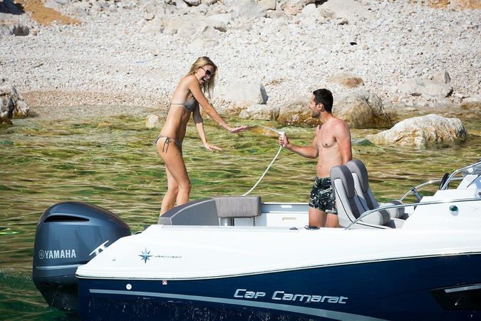 Jeanneau Cap Camarat 7.5 | Luci