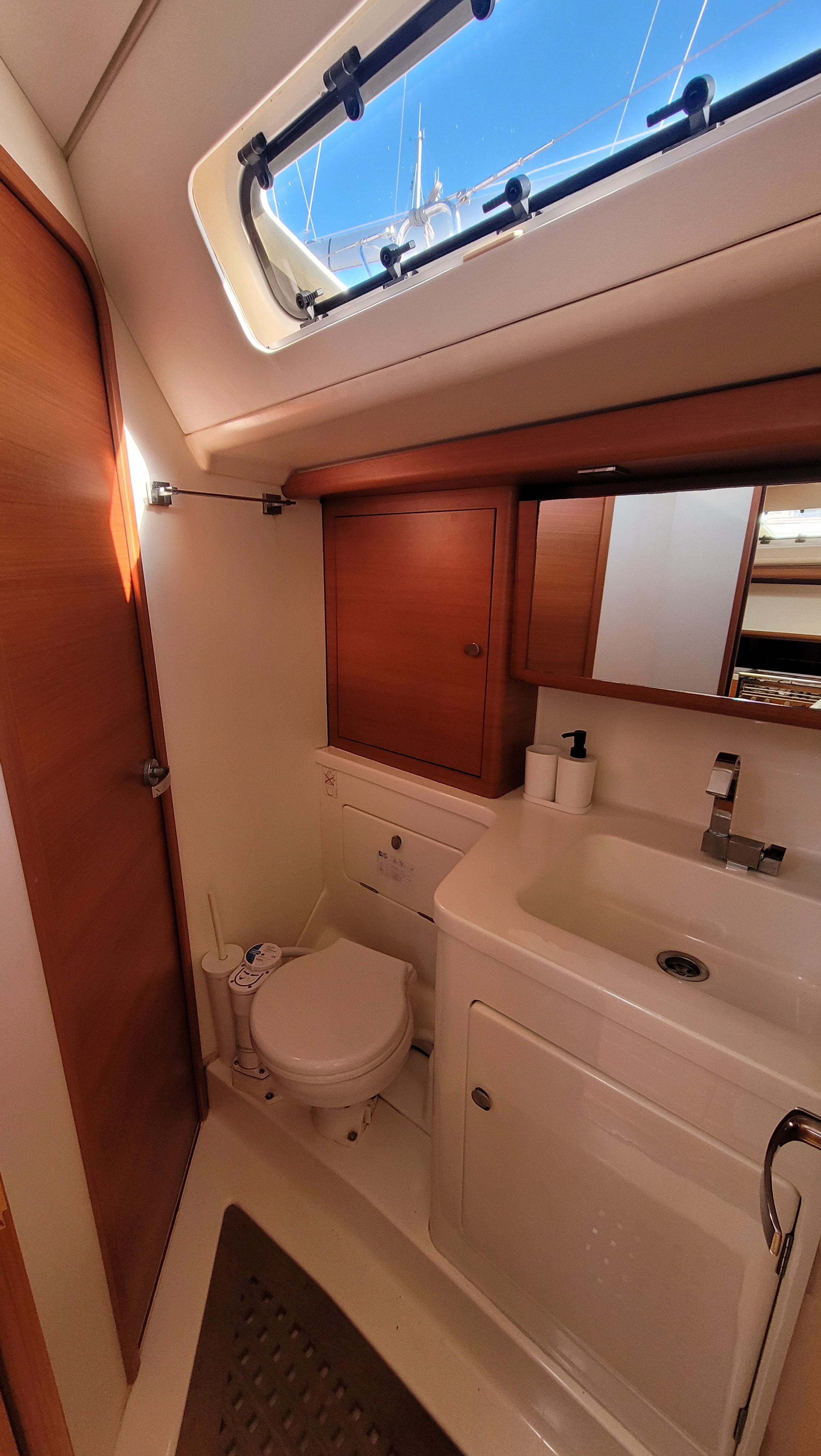 Italia Yachts 13.98 | Papillon