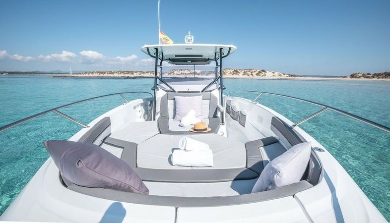 Jeanneau Cap Camarat 9.0 CC | Helms 1