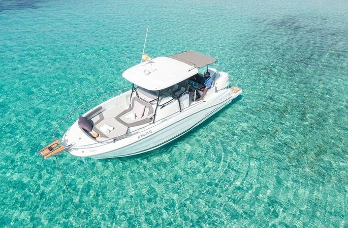 Jeanneau Cap Camarat 9.0 CC | Helms 1