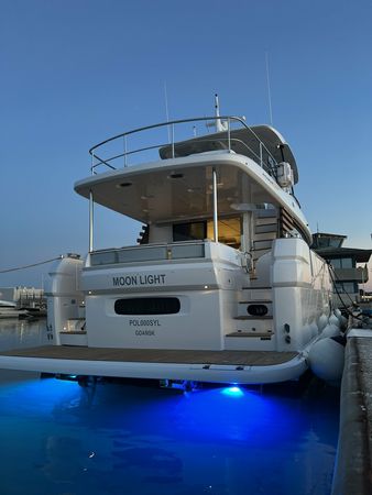 Azimut 66 | Moon light