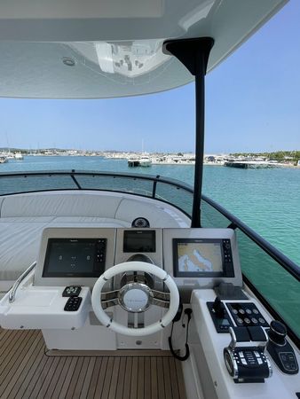 Azimut 66 | Moon light