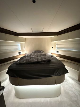 Azimut 66 | Moon light