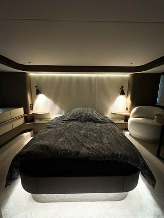 Azimut 66 | Moon light