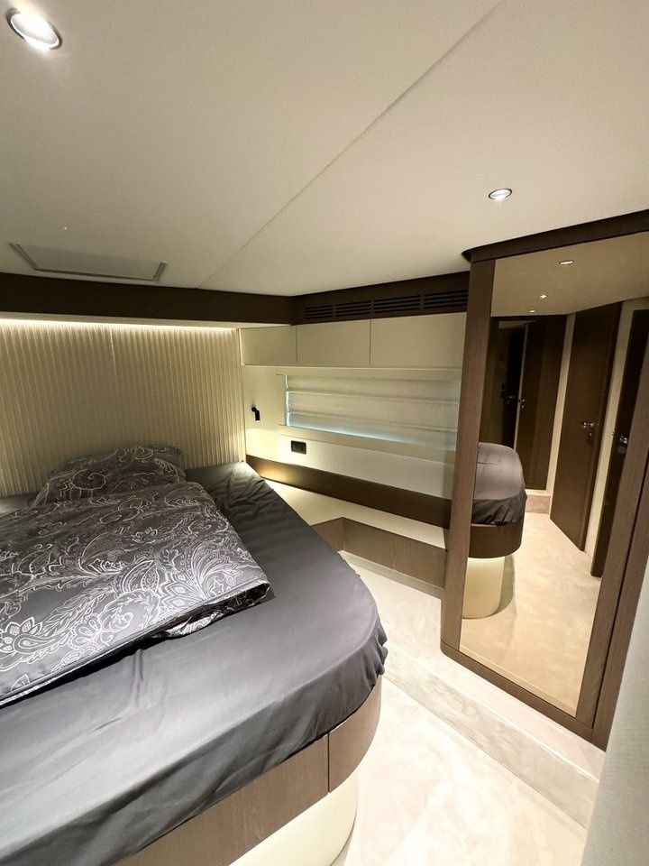 Azimut 66 | Moon light