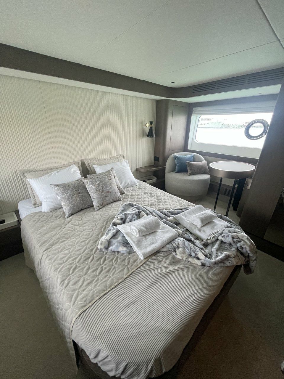 Azimut 66 | Moon light