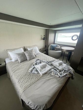 Azimut 66 | Moon light