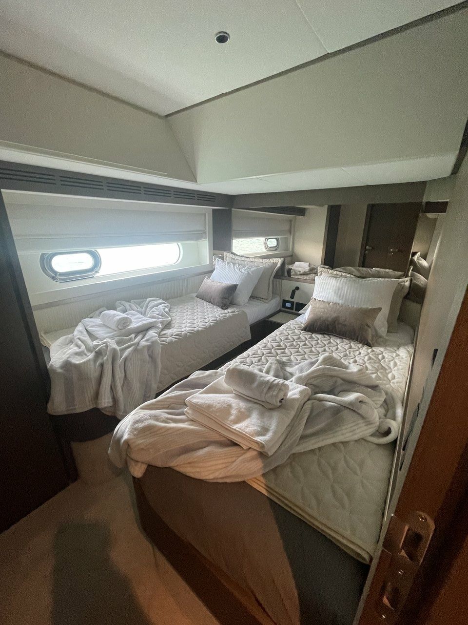 Azimut 66 | Moon light