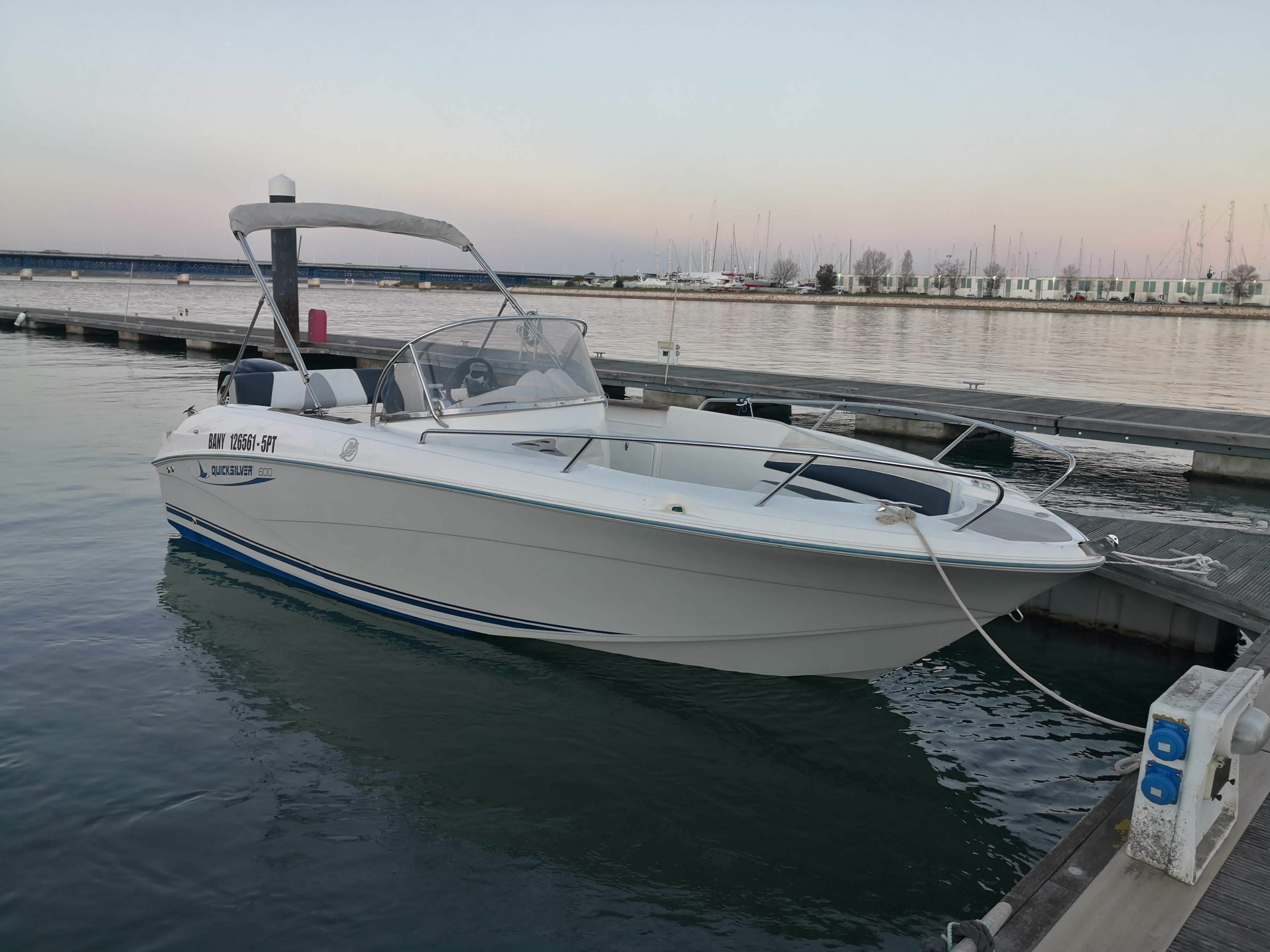 Motorboat Quicksilver Commander 600 Bany for rent - Portugal | Boataround