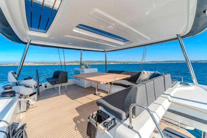 Lagoon 55 | Black Caviar