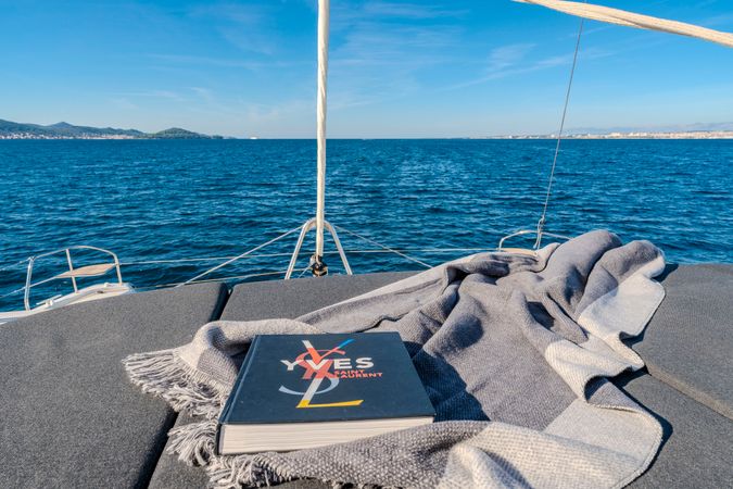 Lagoon 55 | Black Caviar