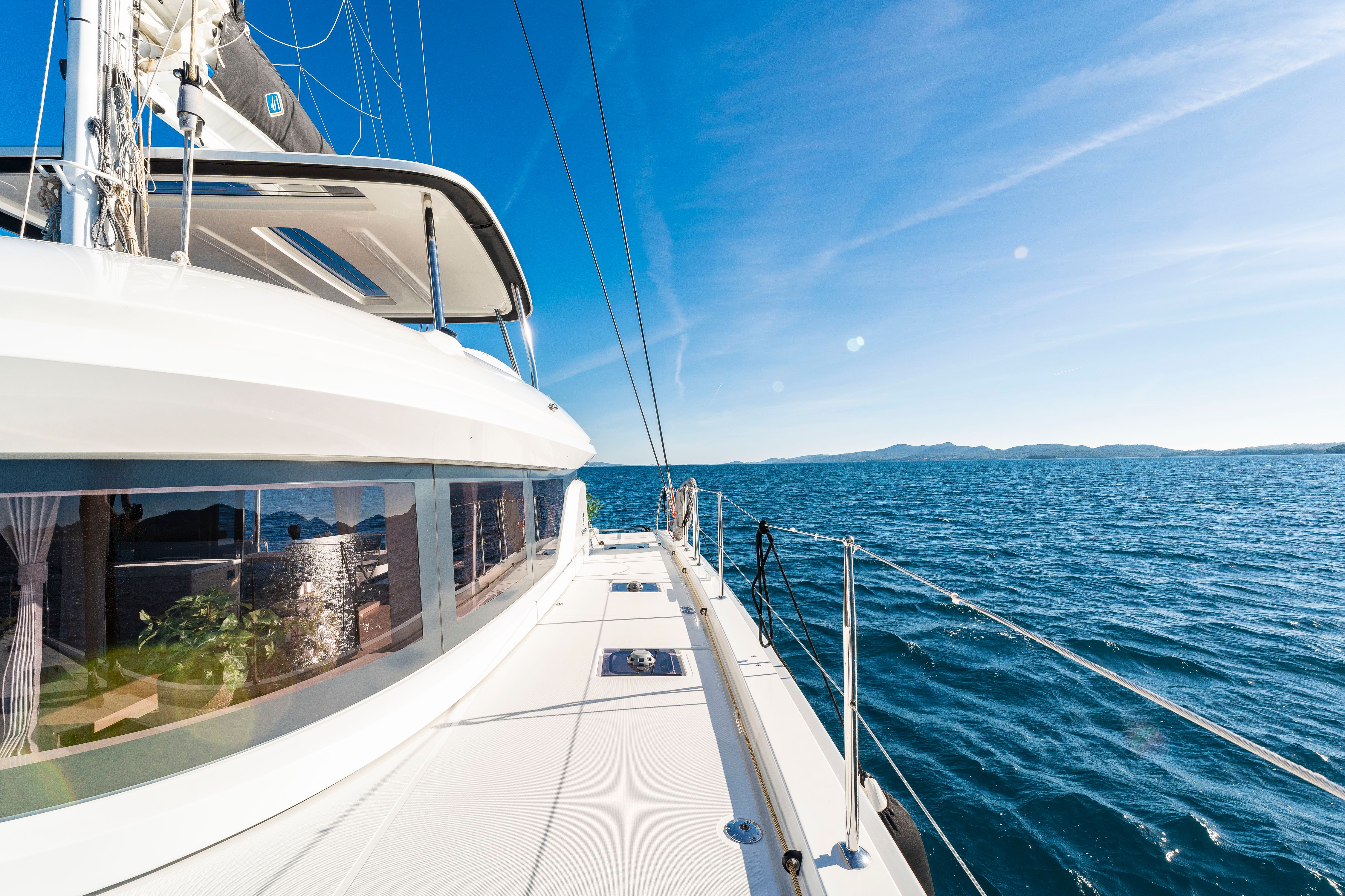 Lagoon 55 | Black Caviar