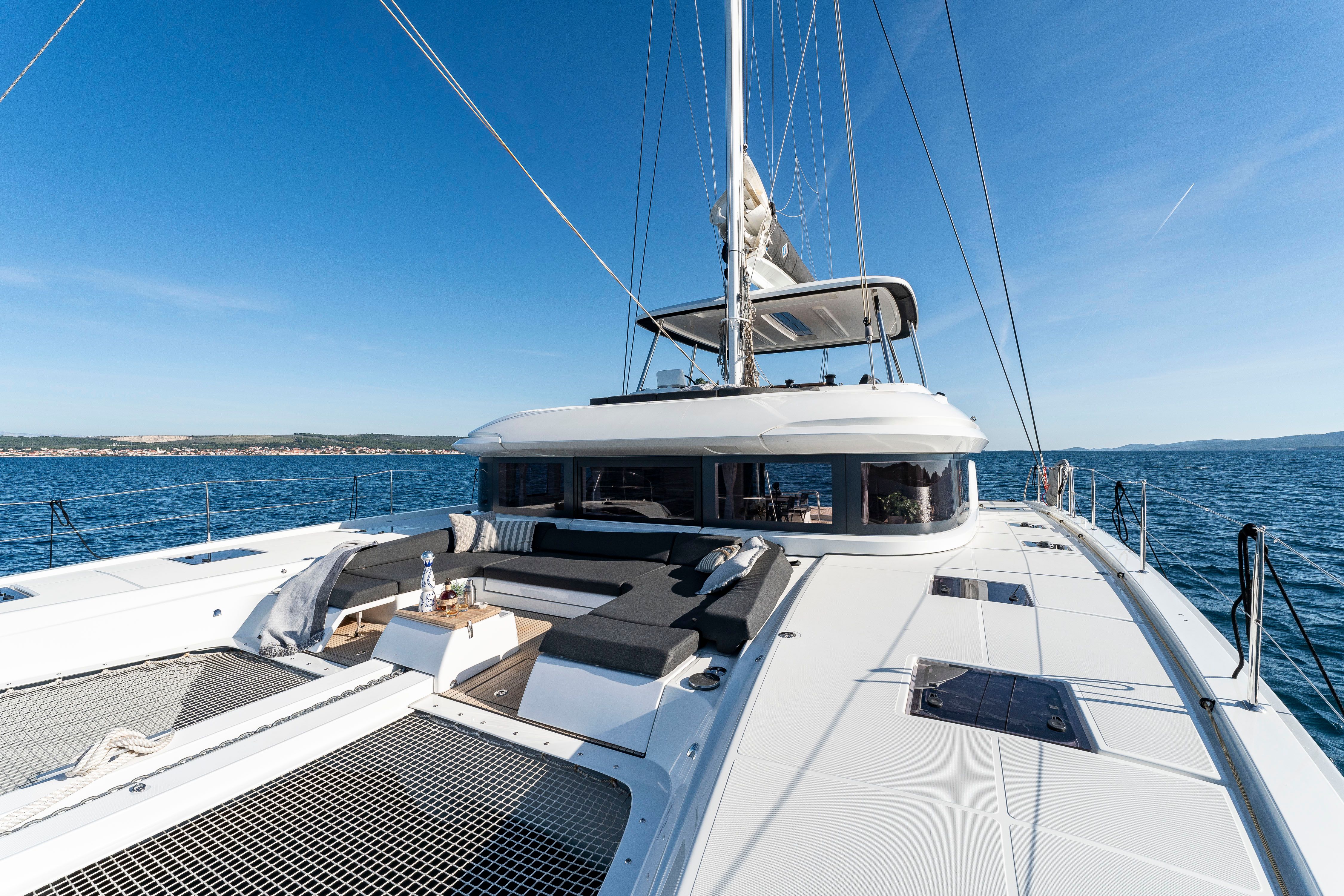 Lagoon 55 | Black Caviar