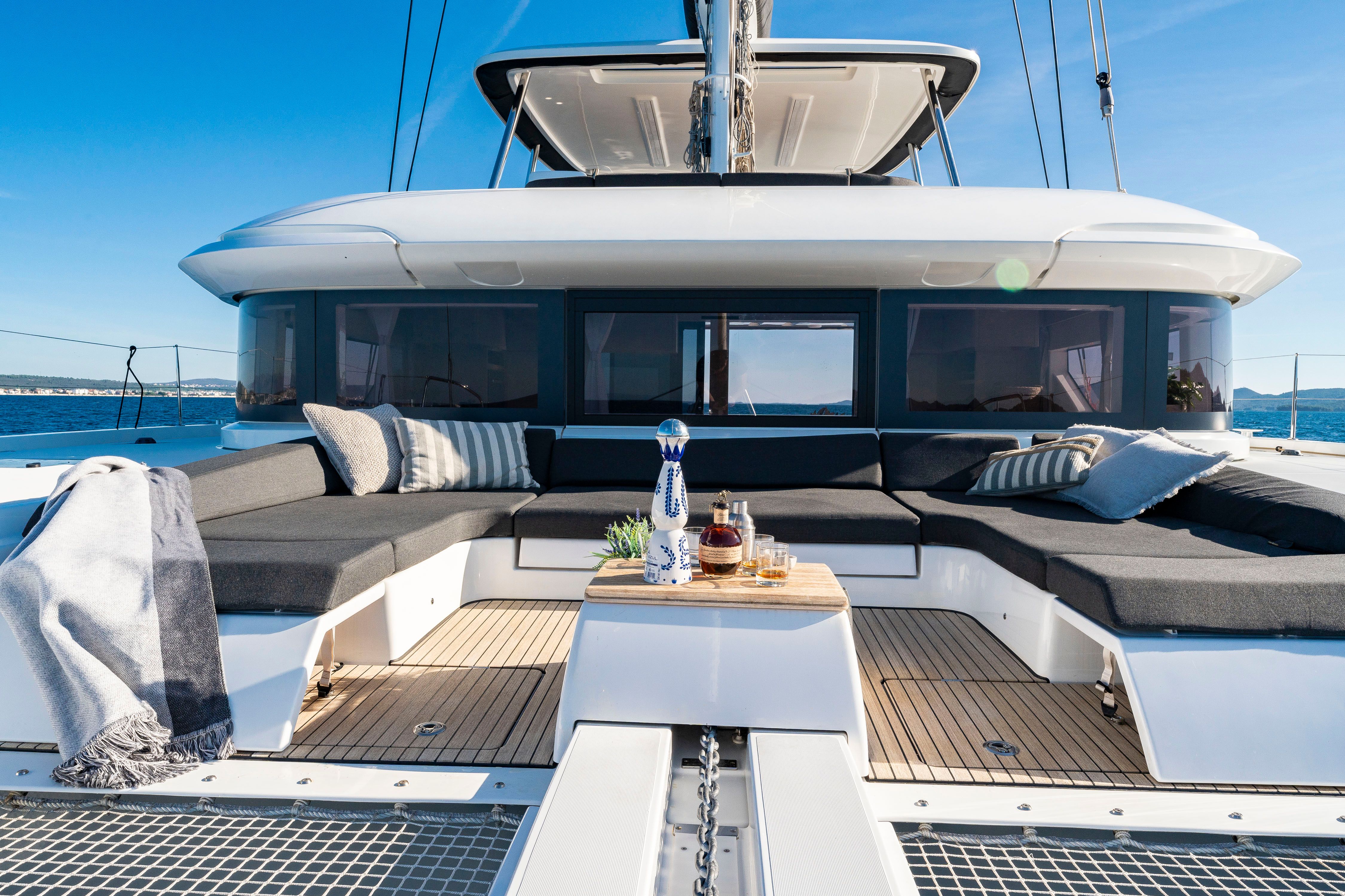 Lagoon 55 | Black Caviar