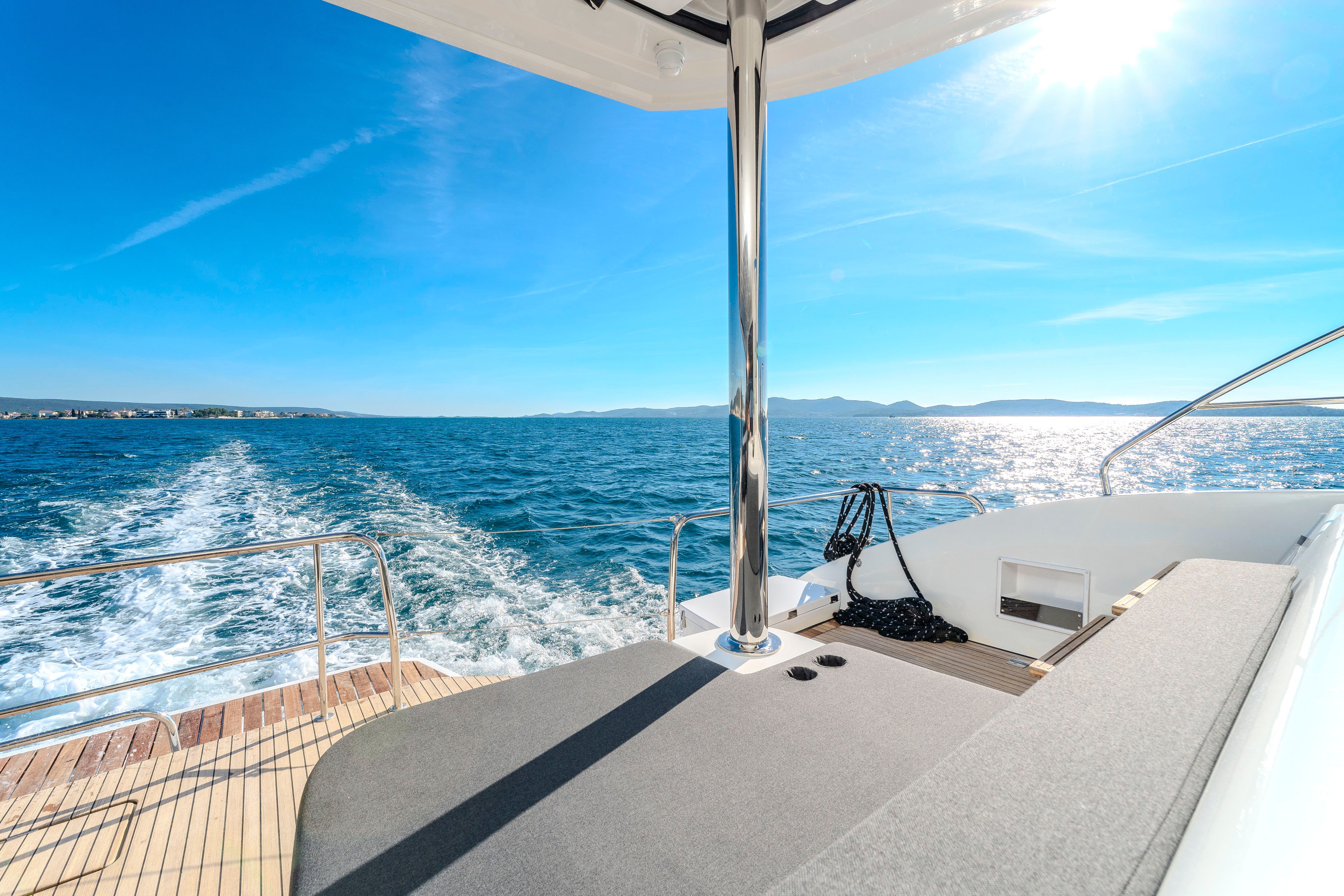 Lagoon 55 | Black Caviar