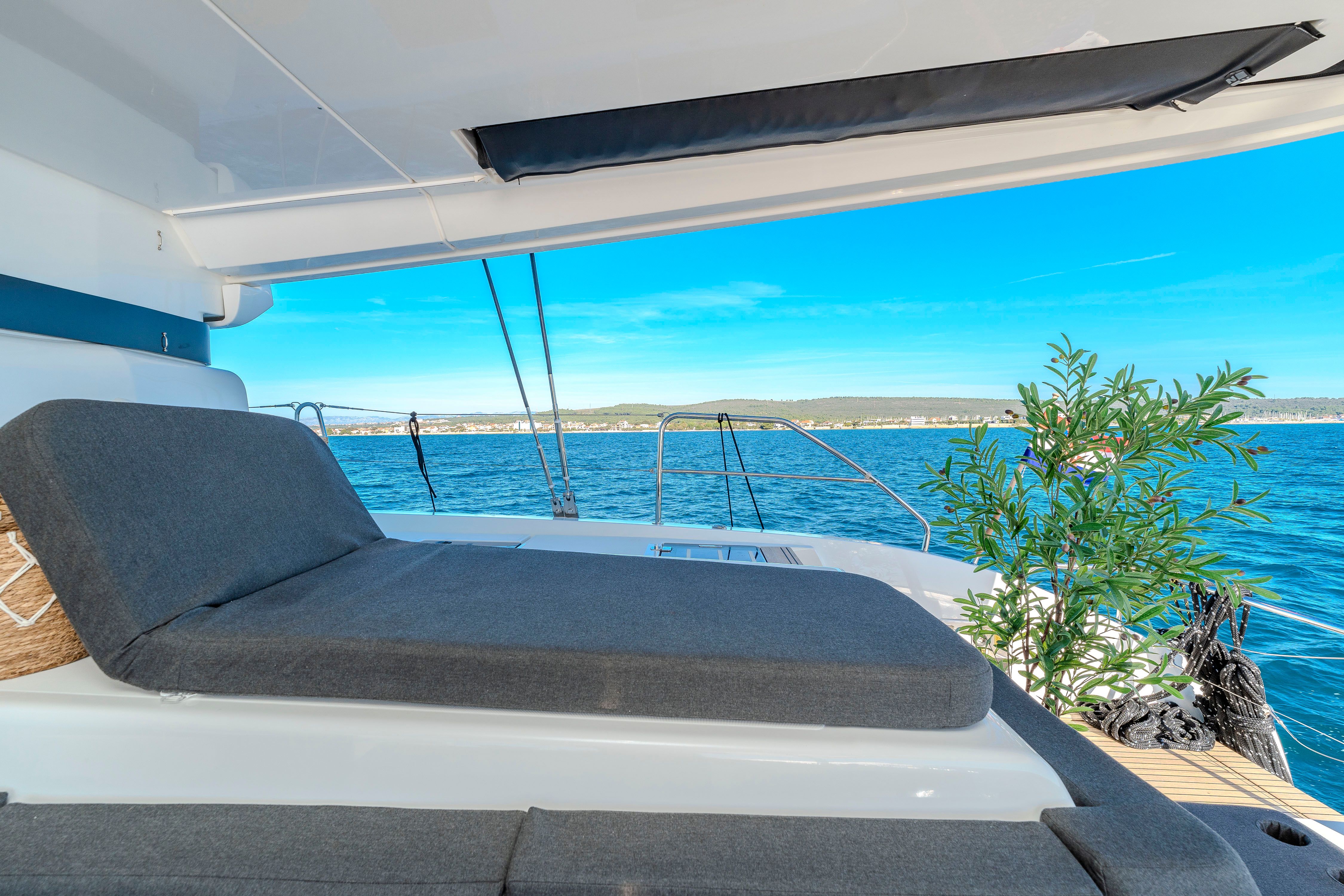 Lagoon 55 | Black Caviar