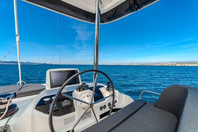 Lagoon 55 | Black Caviar