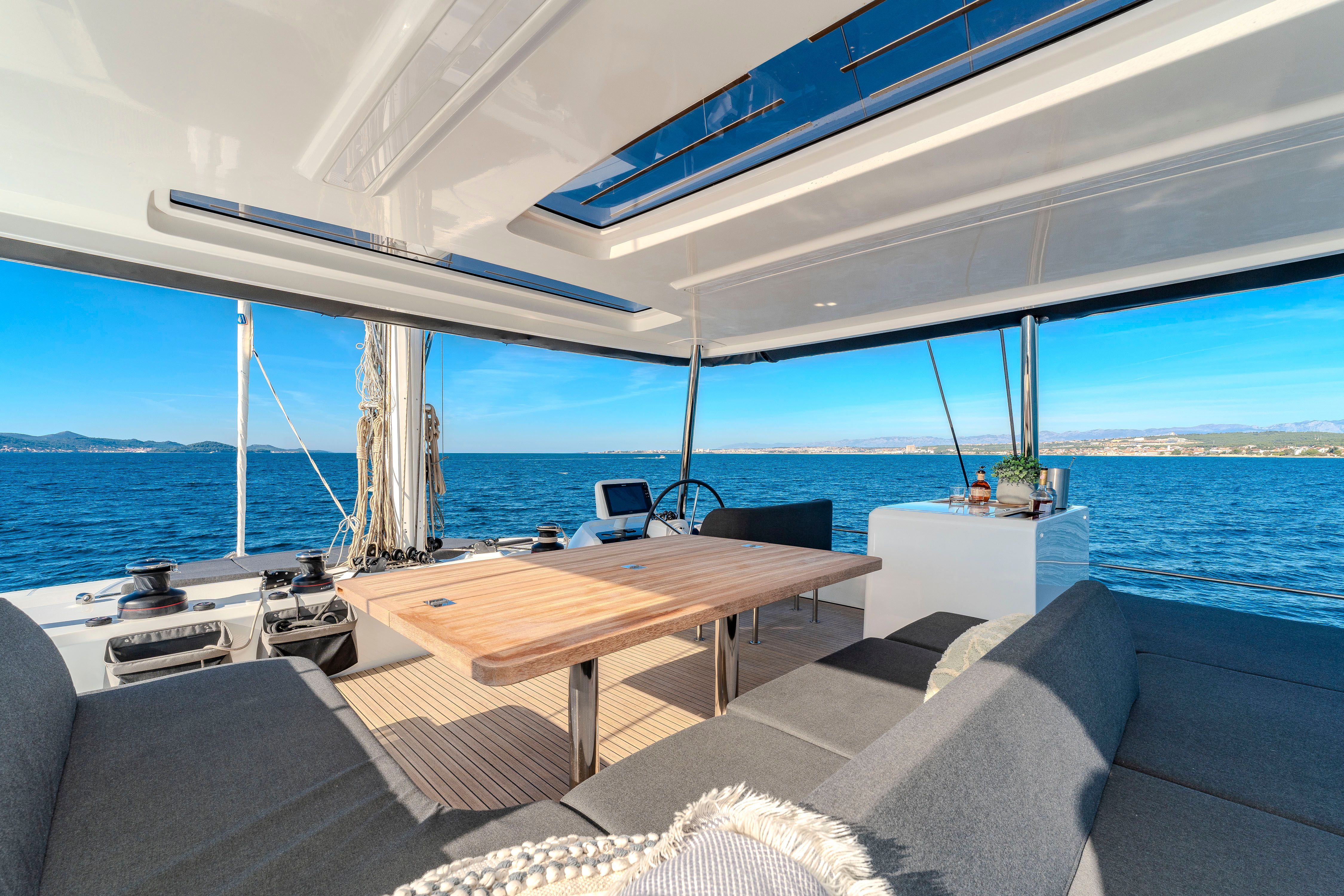 Lagoon 55 | Black Caviar