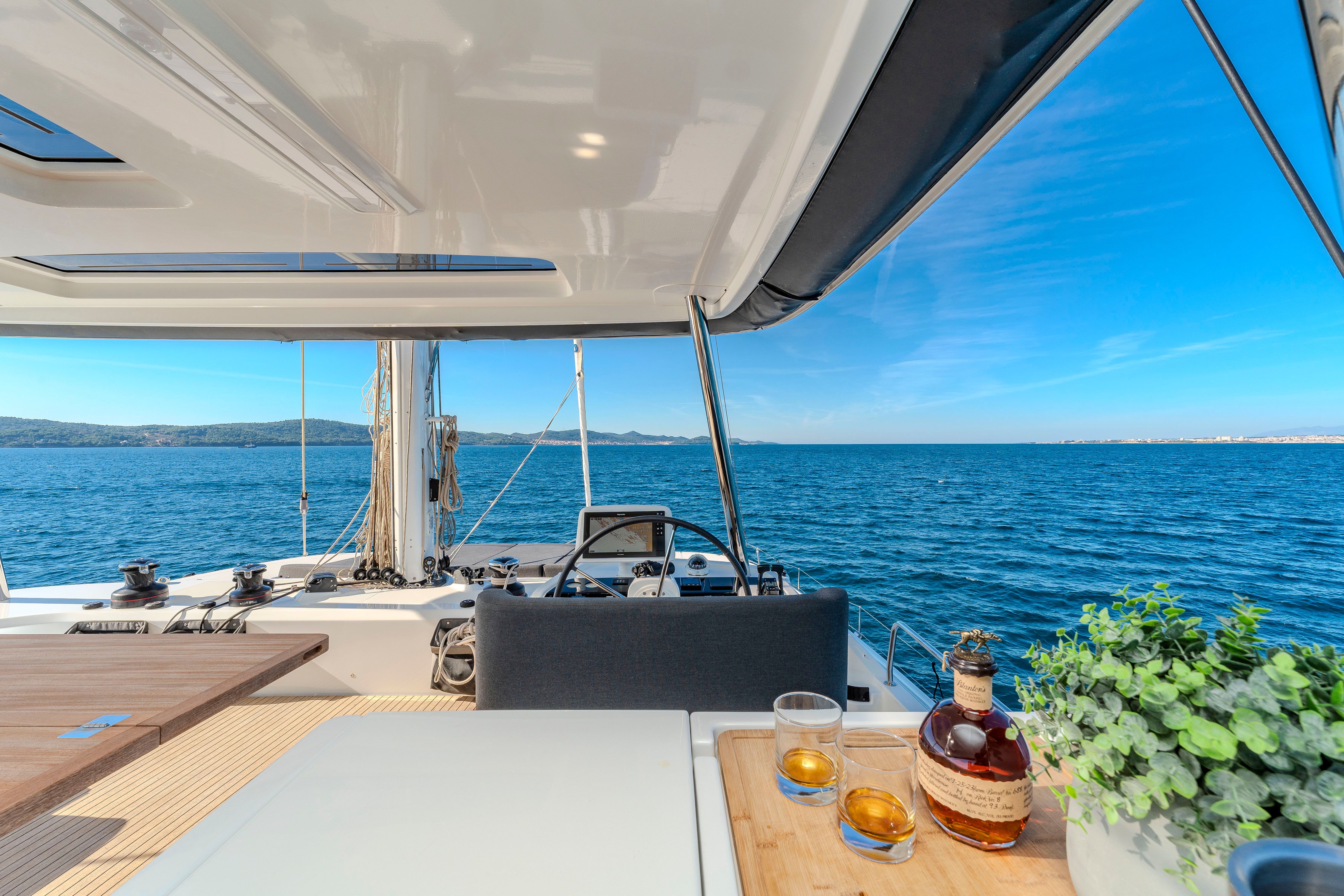 Lagoon 55 | Black Caviar