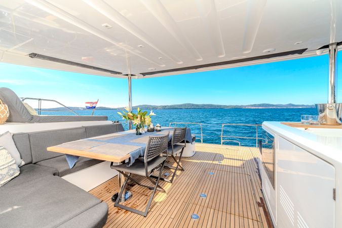 Lagoon 55 | Black Caviar