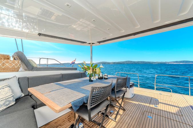 Lagoon 55 | Black Caviar