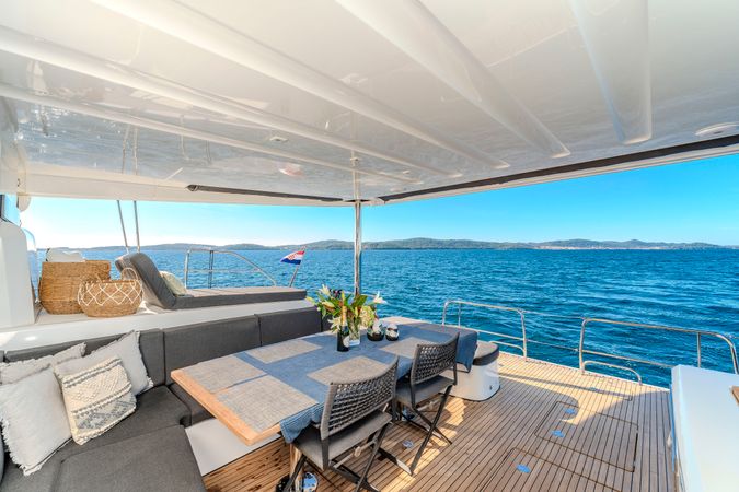 Lagoon 55 | Black Caviar