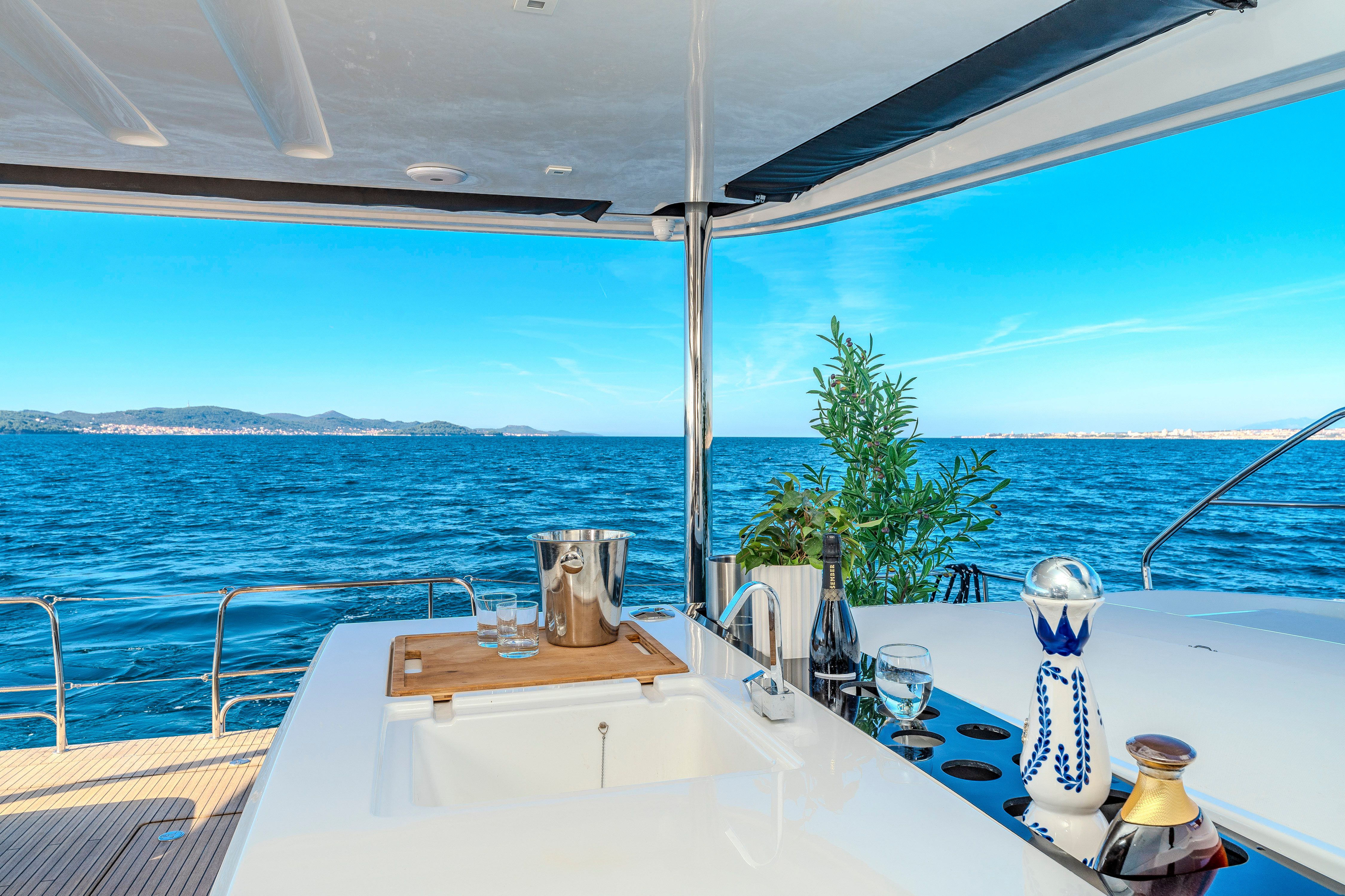 Lagoon 55 | Black Caviar