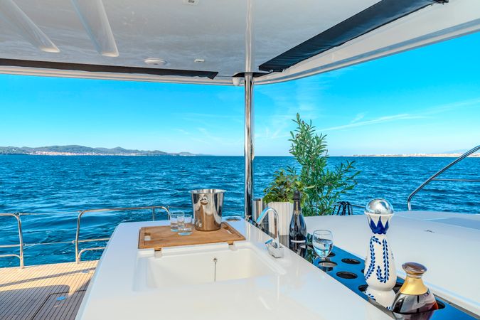 Lagoon 55 | Black Caviar